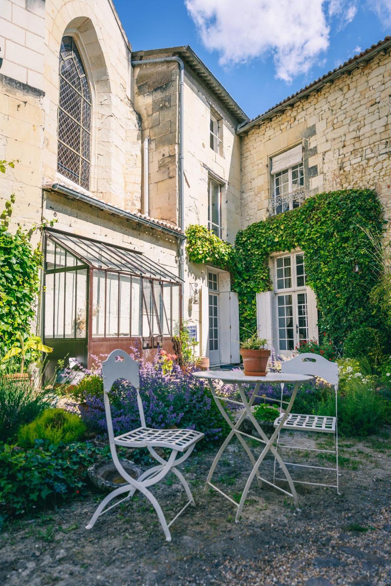 Le Prieure Sainte Croix Hotel Loudun Exterior photo