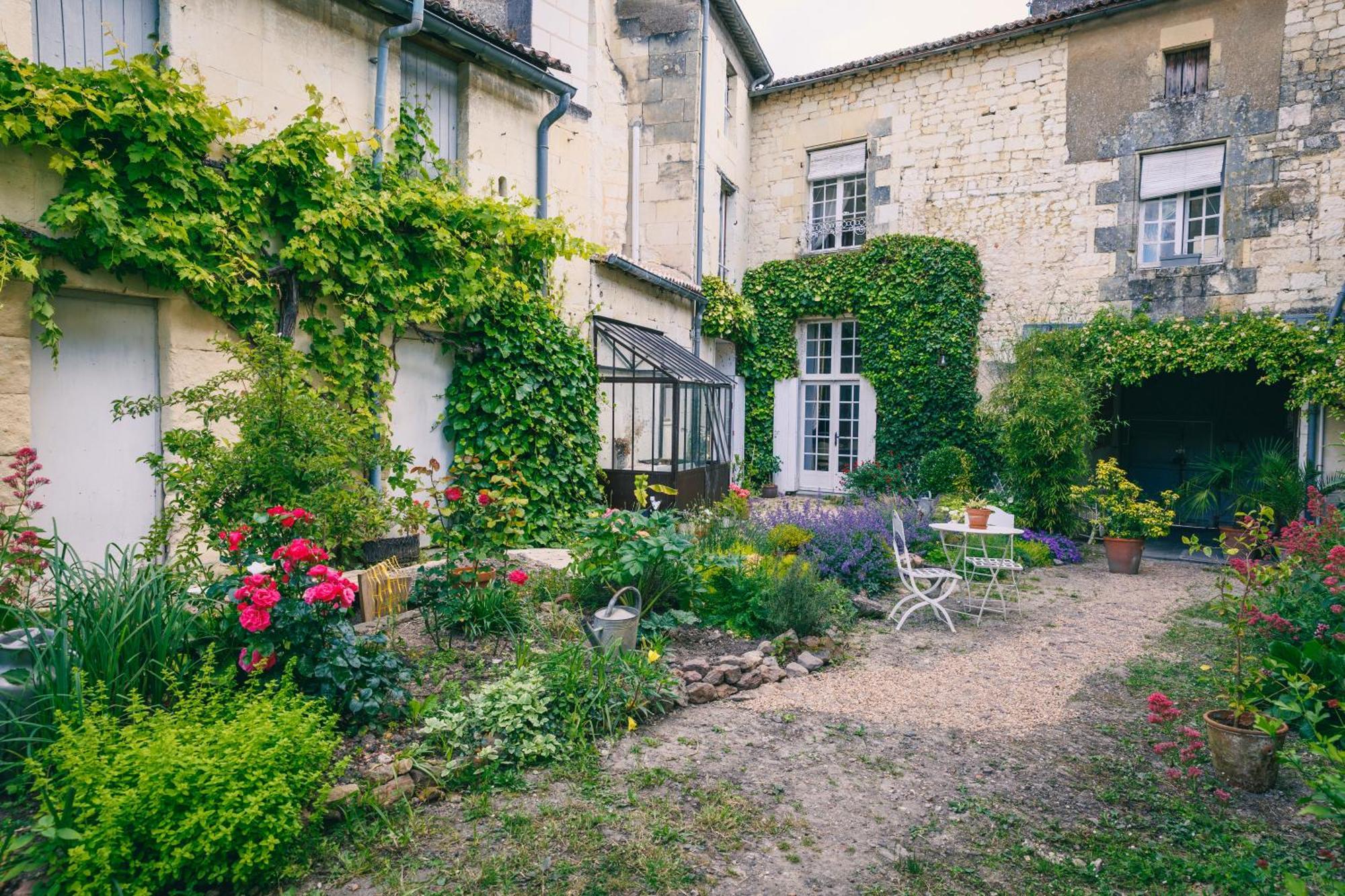 Le Prieure Sainte Croix Hotel Loudun Exterior photo