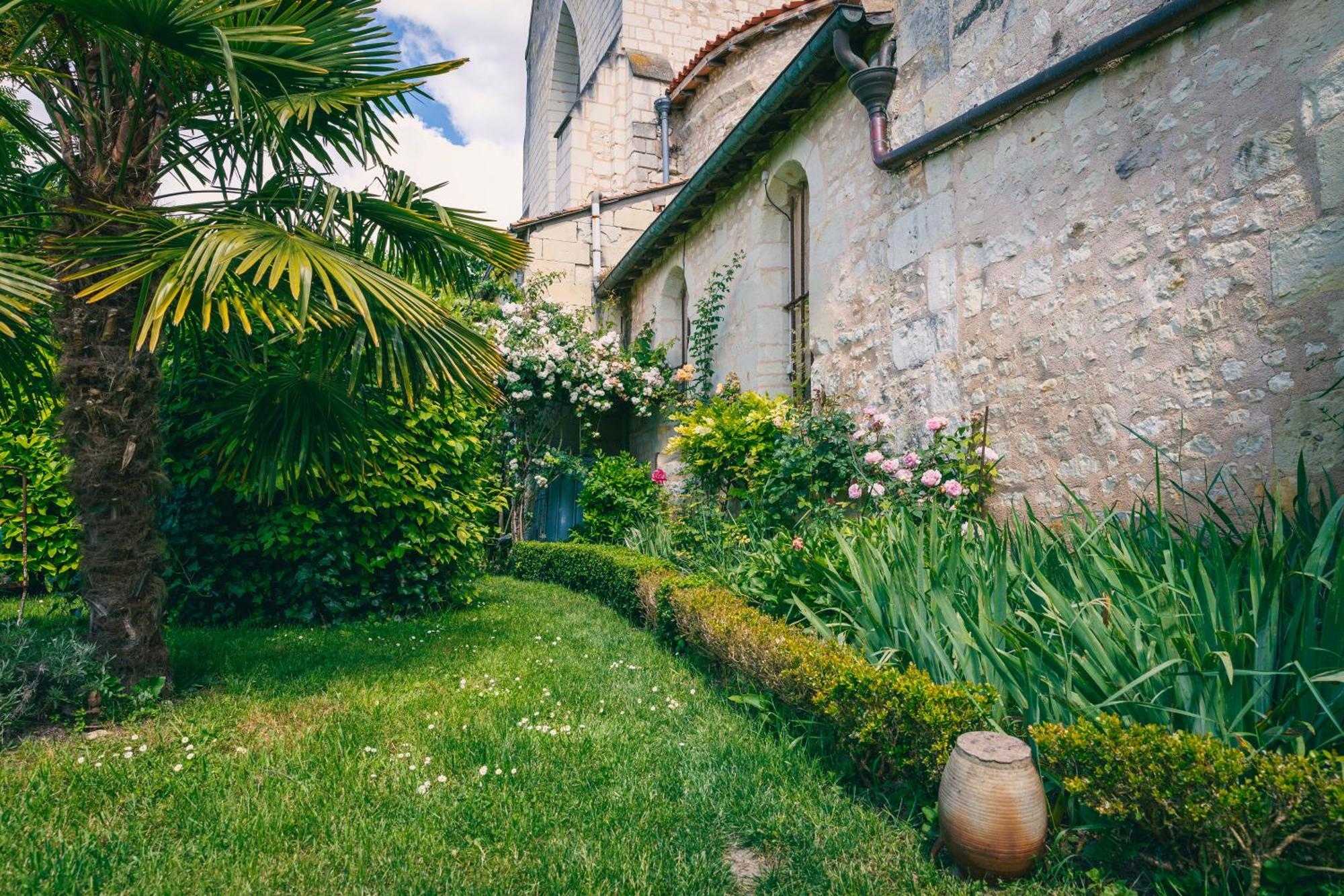 Le Prieure Sainte Croix Hotel Loudun Exterior photo
